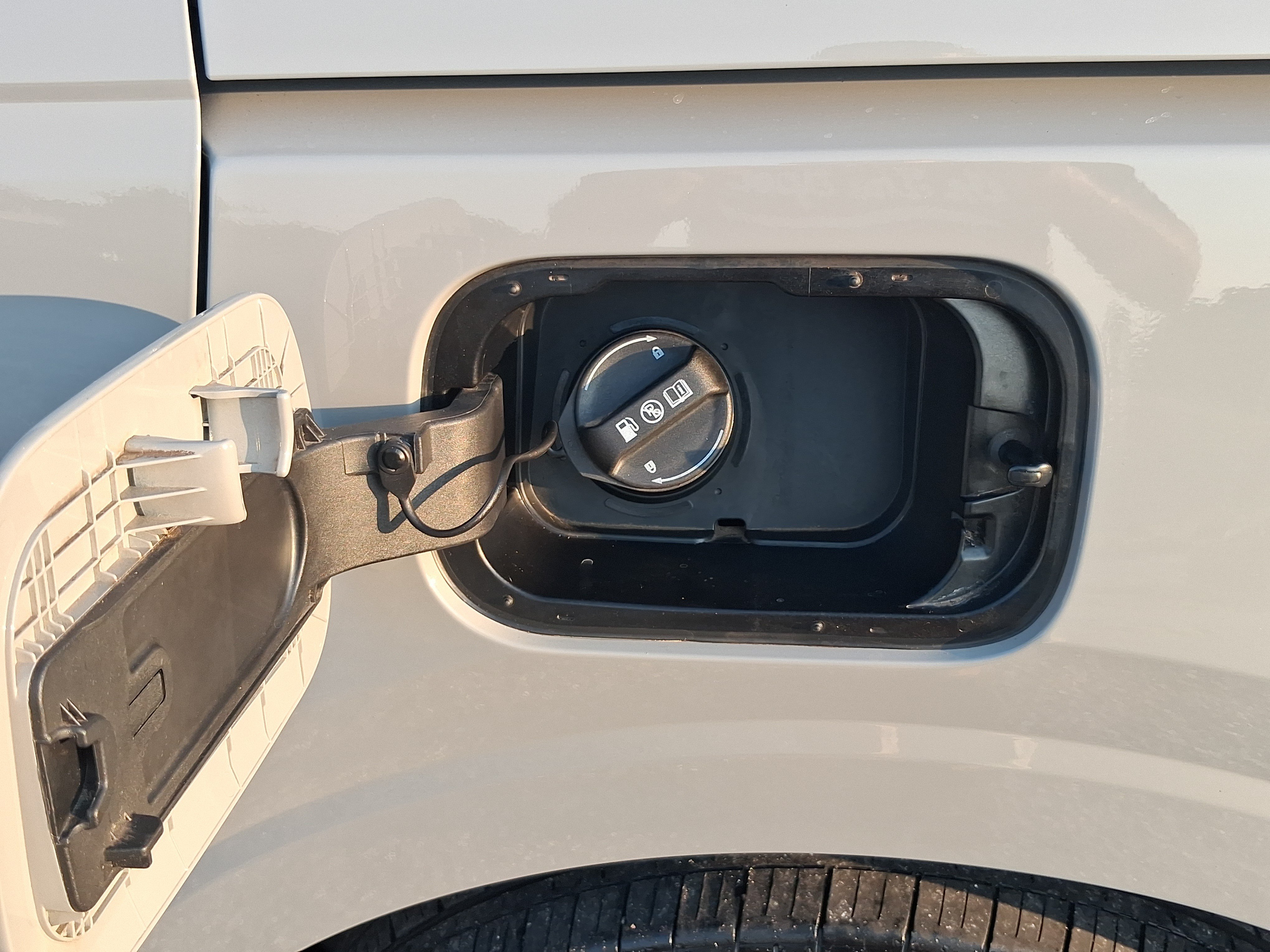 Used 2025 Kia Carnival EX FWD image 34