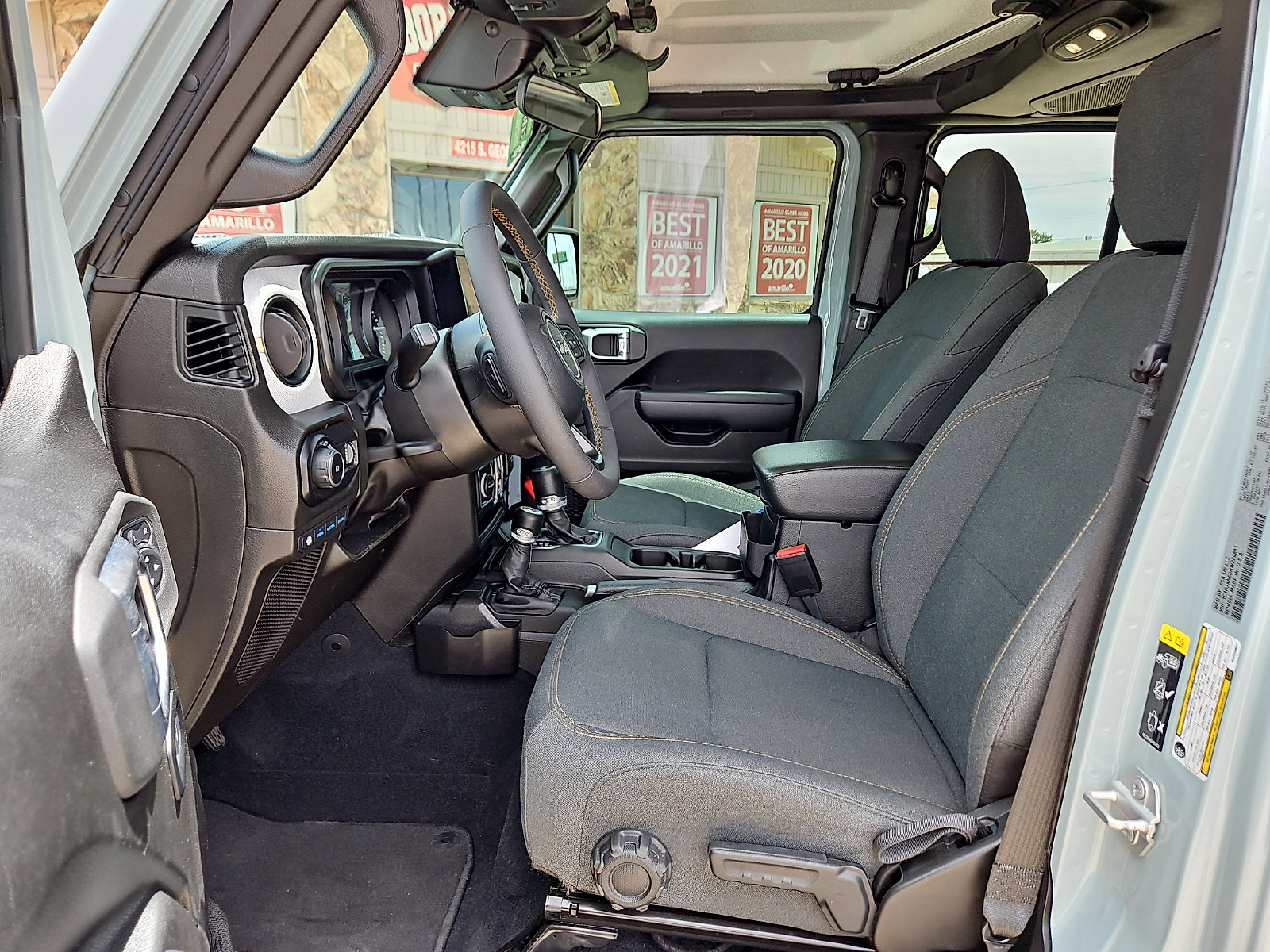 Used 2024 Jeep Wrangler Unlimited w/ Convenience Group AWD/4WD image 10