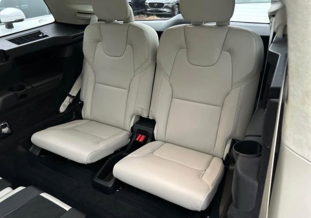 Used 2024 Volvo XC90 B6 Ultimate w/ Lounge Package image 11