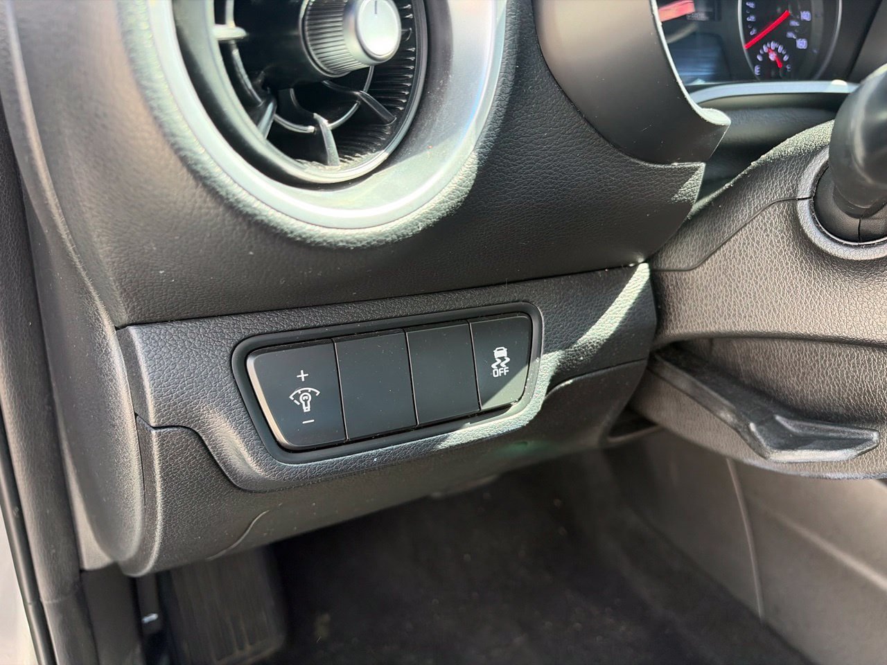 Used 2023 Kia Forte LXS FWD image 7