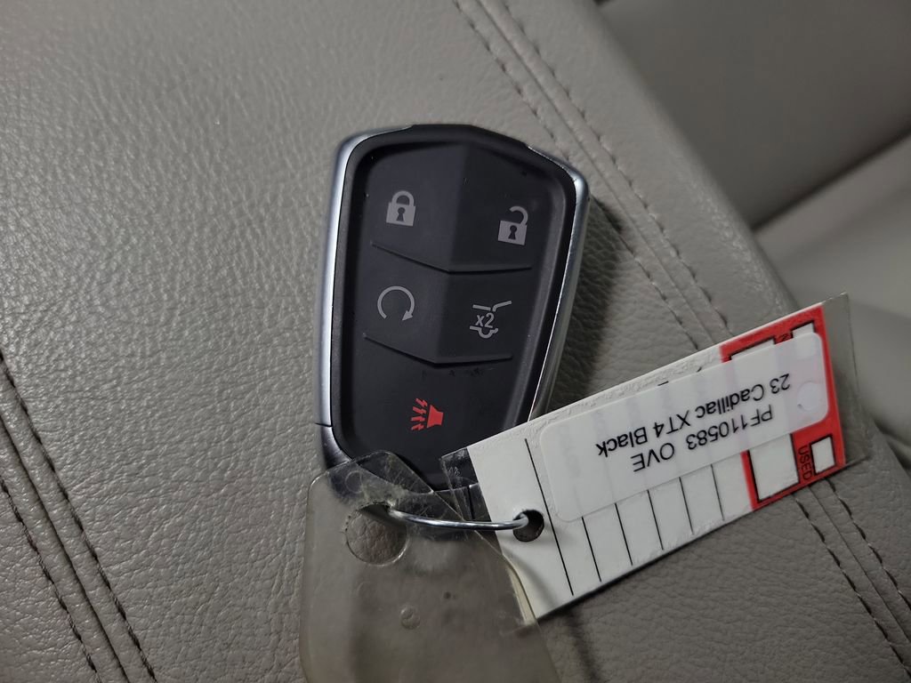Used 2023 Cadillac XT4 Luxury w/ Cold Weather Package image 18