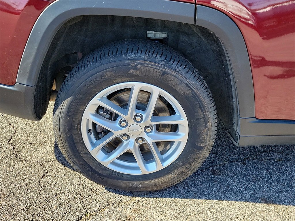 Used 2023 Jeep Grand Cherokee L Laredo image 6