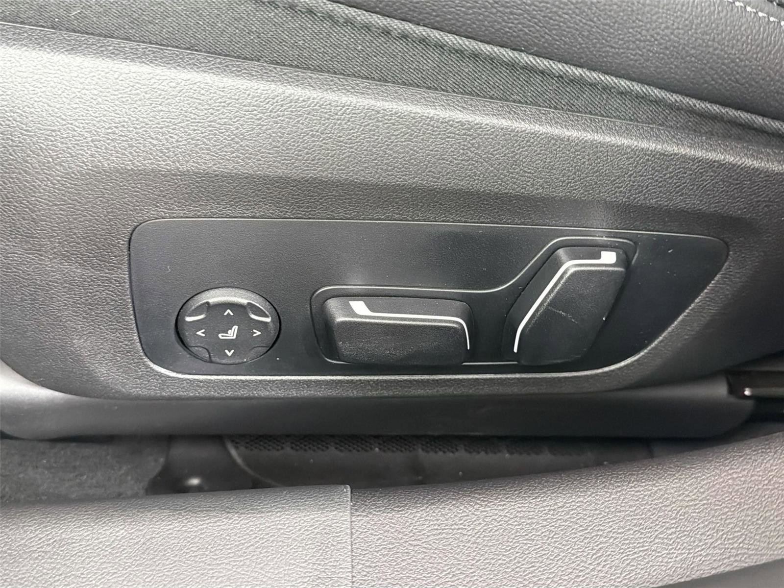 New 2026 BMW 330i xDrive Sedan w/ M Sport Package image 18