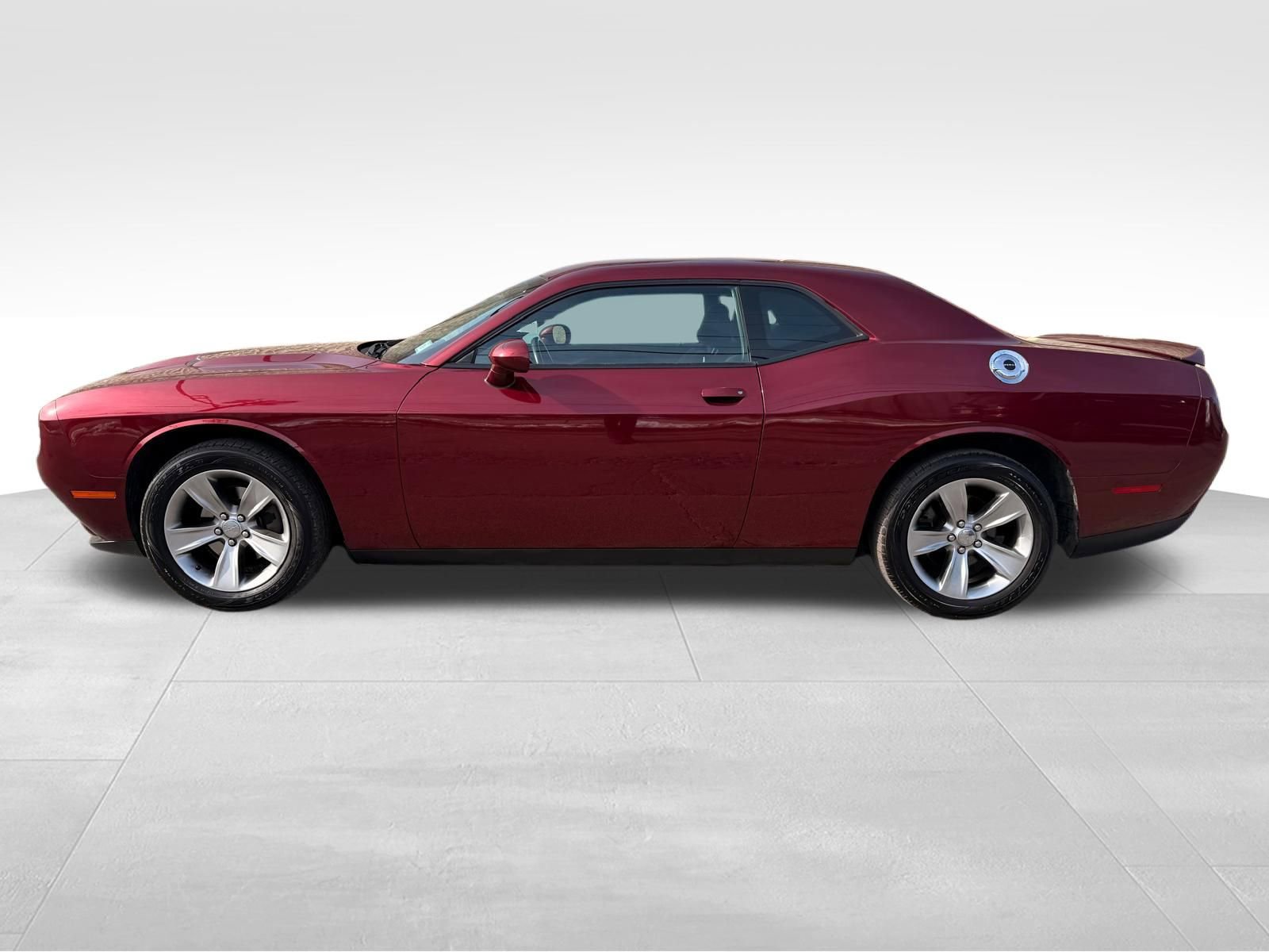 Used 2018 Dodge Challenger SXT RWD image 10