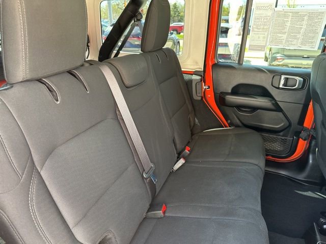 Used 2019 Jeep Wrangler Unlimited Sahara w/ Cold Weather Group AWD/4WD image 19