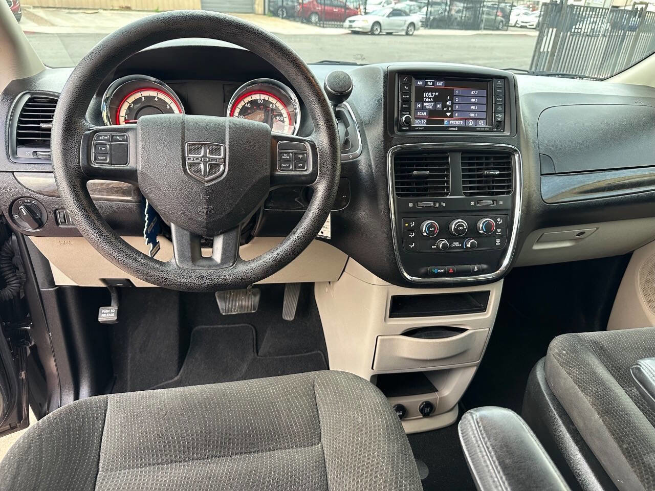 Used 2018 Dodge Grand Caravan SE w/ UConnect Hands-Free Group image 12