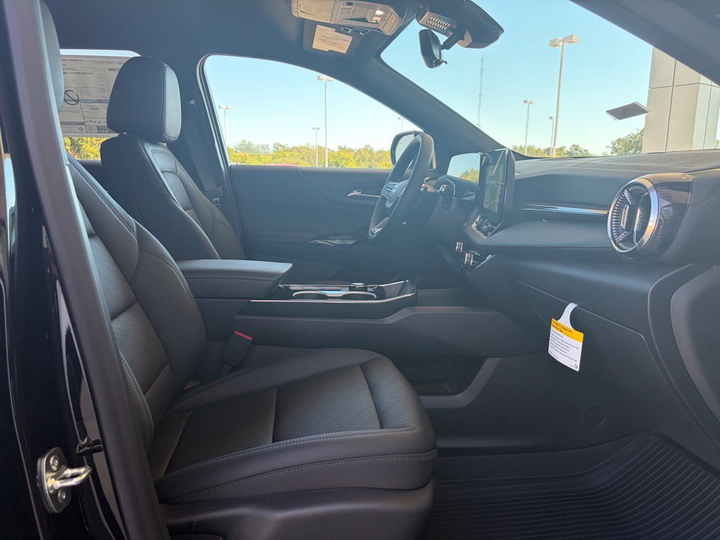 New 2027 Chevrolet Equinox LT w/ Convenience Package II FWD image 19