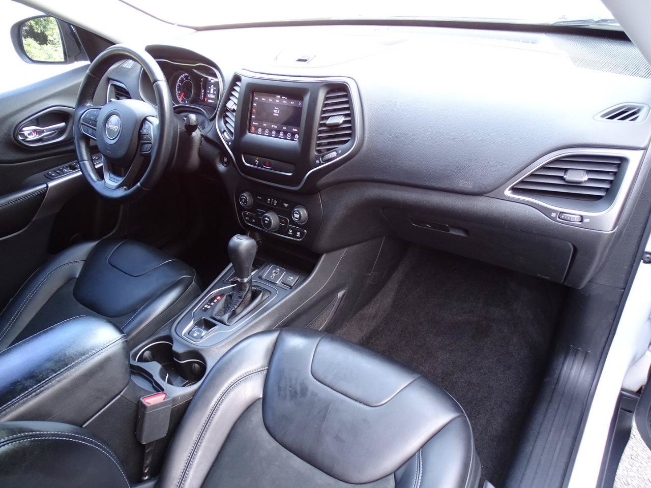 Used 2019 Jeep Cherokee Latitude Plus FWD image 25