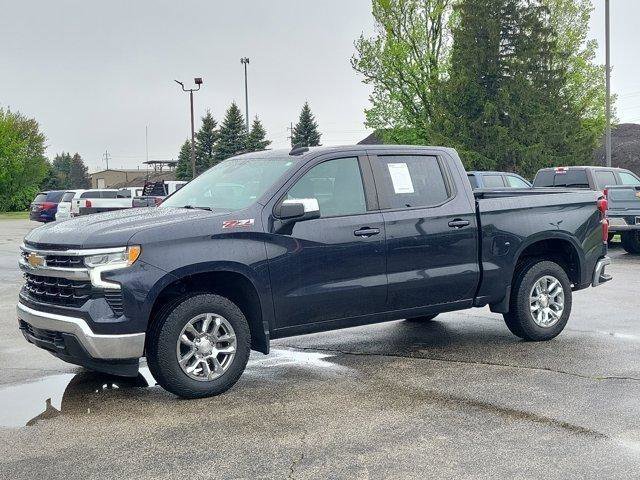 Used 2022 Chevrolet Silverado 1500 LT w/ Z71 Off-Road Package AWD/4WD image 2