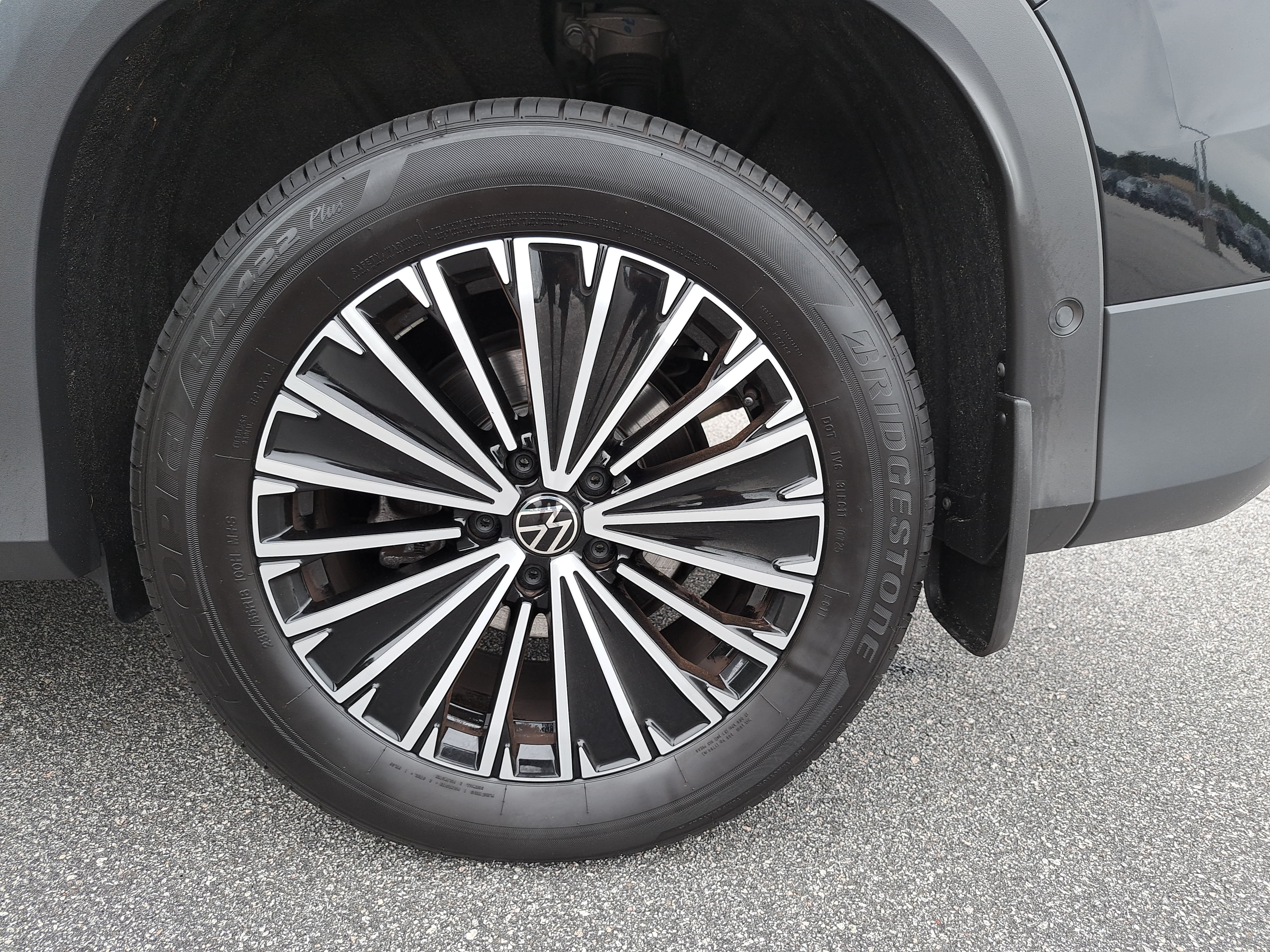 Certified 2025 Volkswagen Tiguan S FWD image 30