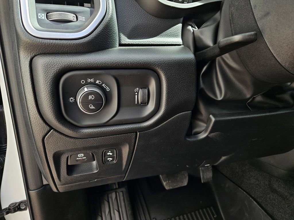 New 2026 RAM 1500 4x4 Crew Cab image 15