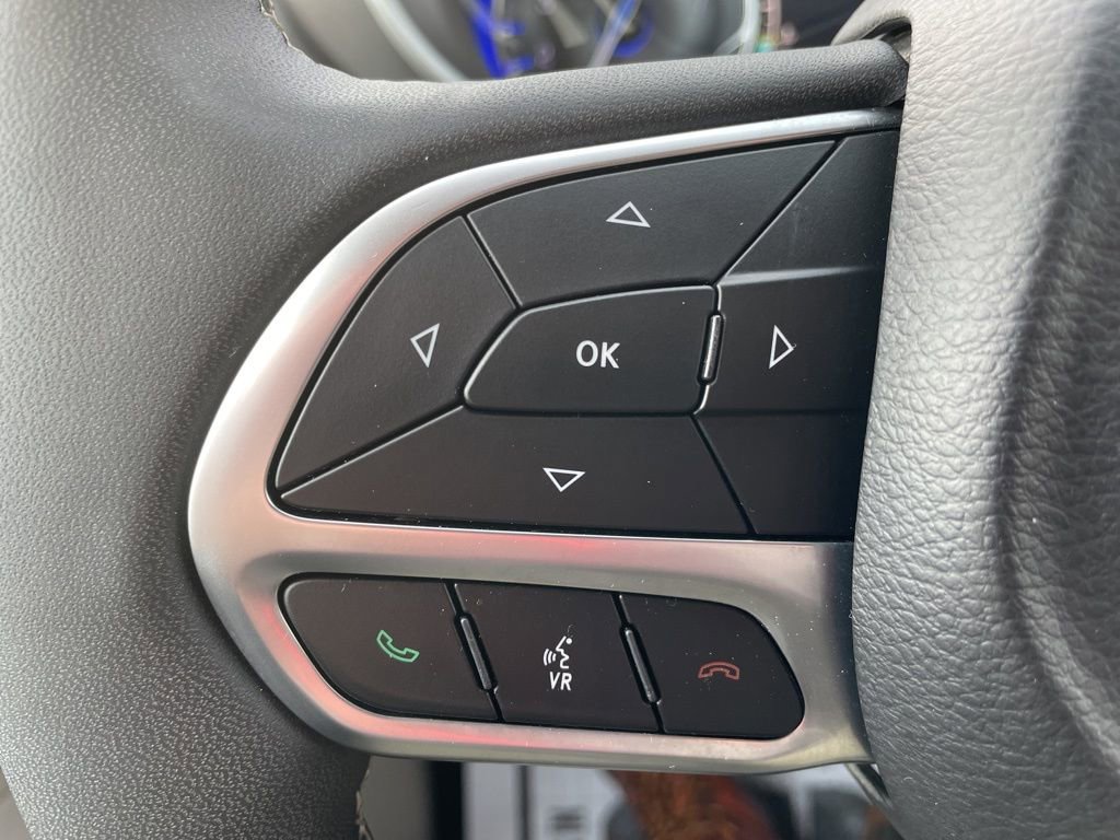 Used 2024 Chrysler Pacifica Touring-L image 15