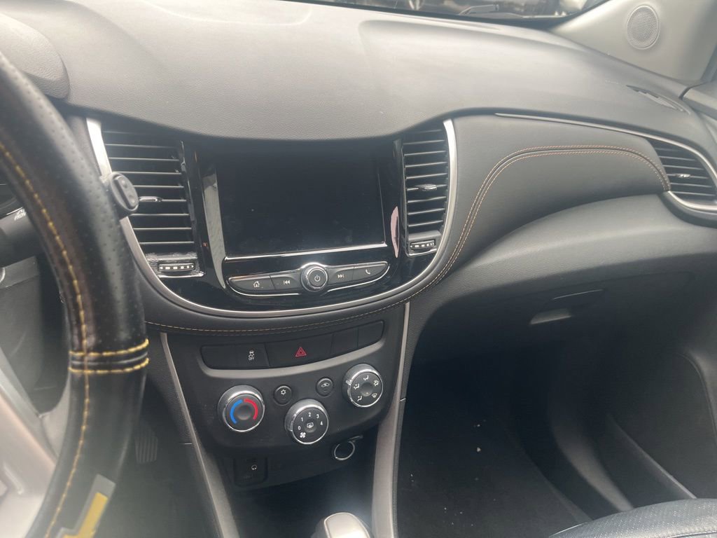 Used 2021 Chevrolet Trax LT w/ Midnight Edition image 3