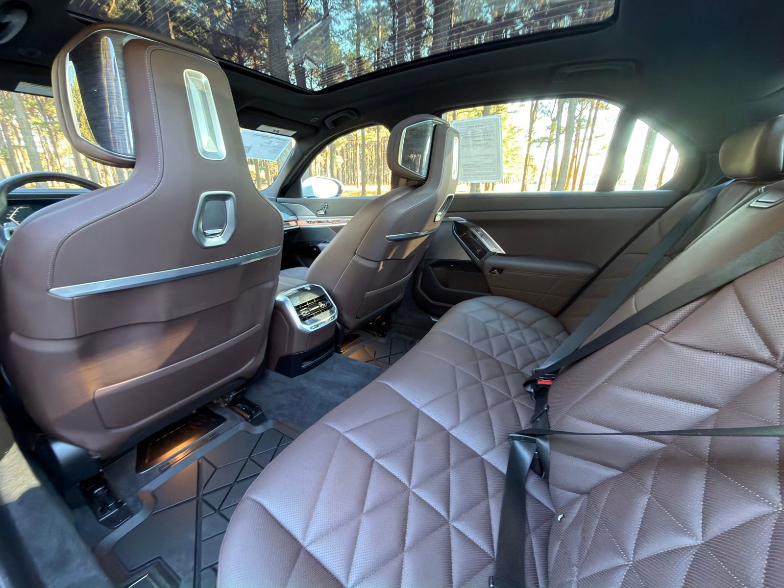 Used 2025 BMW 740i xDrive w/ Premium Package image 14