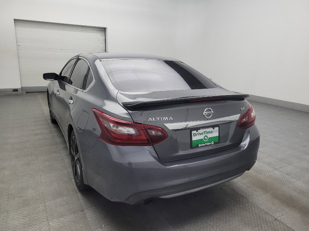 Used 2017 Nissan Altima 2.5 SR w/ Midnight Edition Package FWD image 5