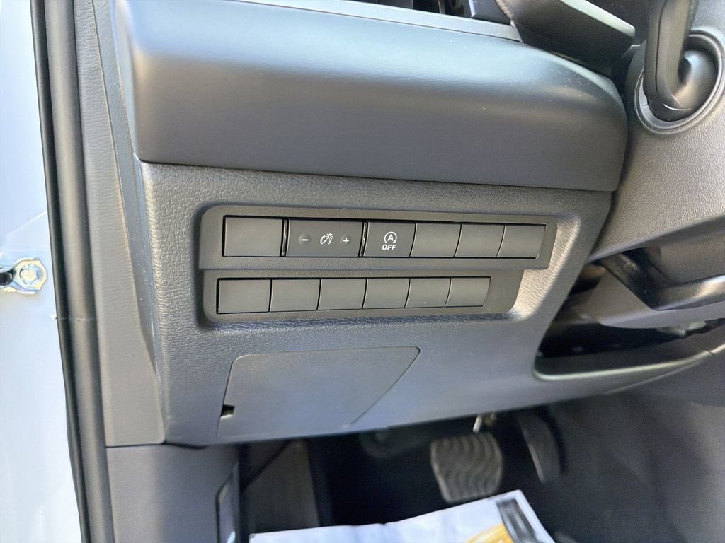 New 2026 Mitsubishi Outlander LE AWD/4WD image 17