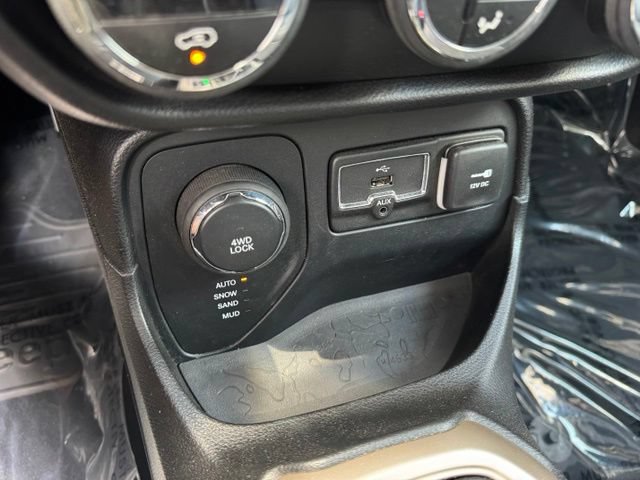 Used 2016 Jeep Renegade Limited AWD/4WD image 20