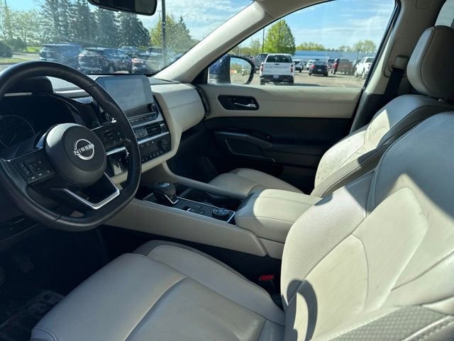 Used 2023 Nissan Pathfinder SL AWD/4WD image 5