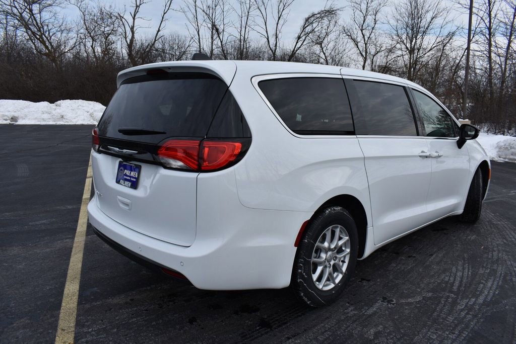 New 2026 Chrysler Voyager LX image 5