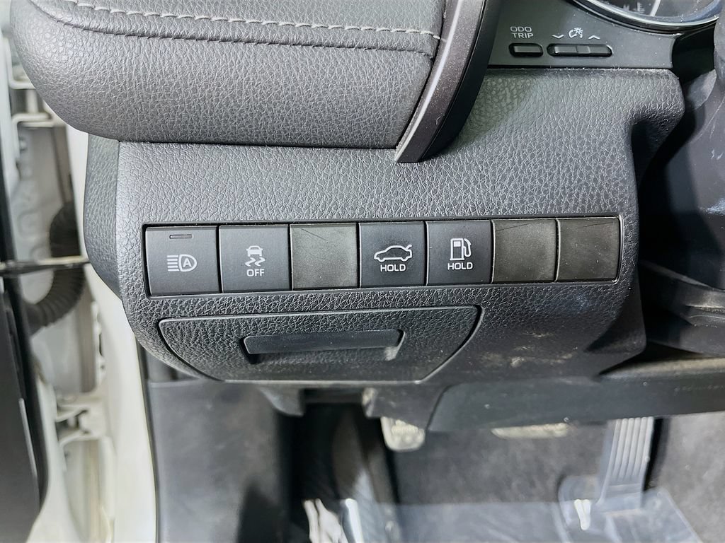 Used 2020 Toyota Camry SE FWD image 13