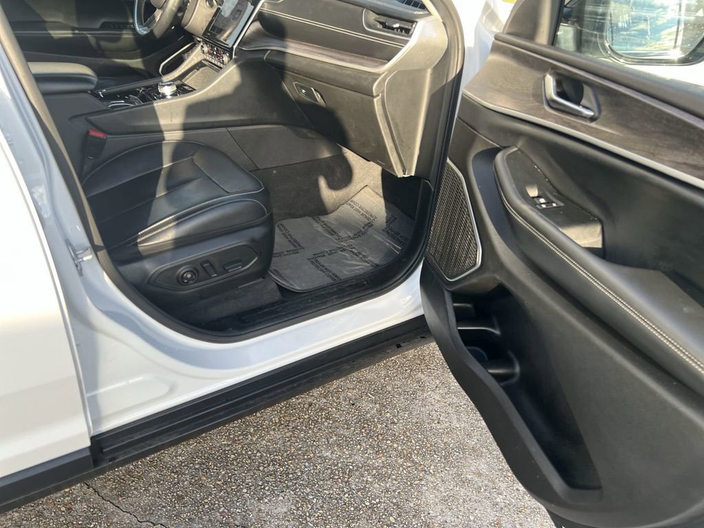 Used 2022 Jeep Grand Cherokee L Limited image 23