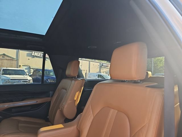 Used 2022 Ford Expedition Platinum RWD image 15