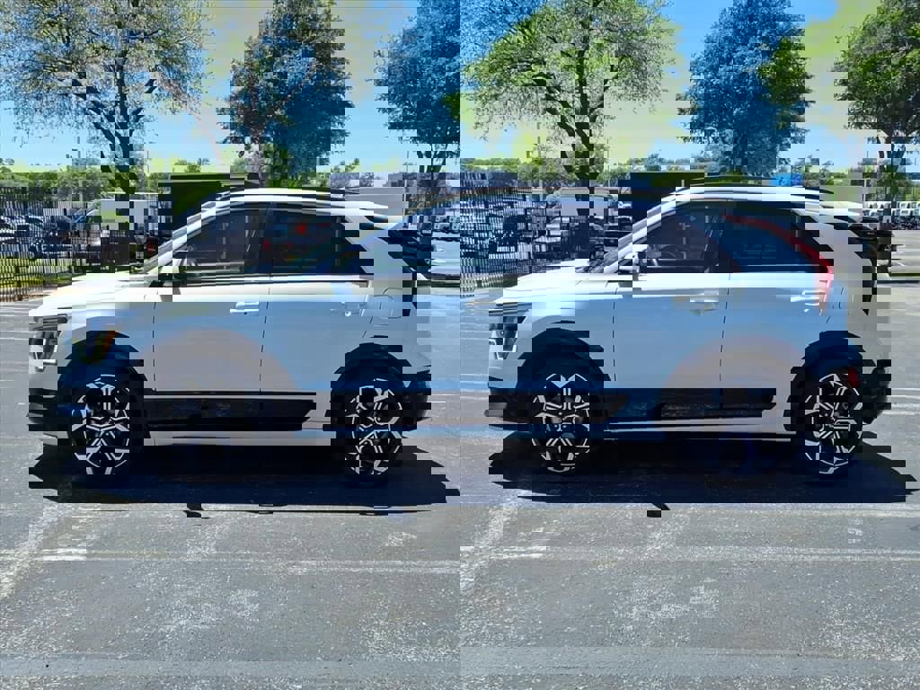 Used 2023 Kia Niro EX Touring image 8