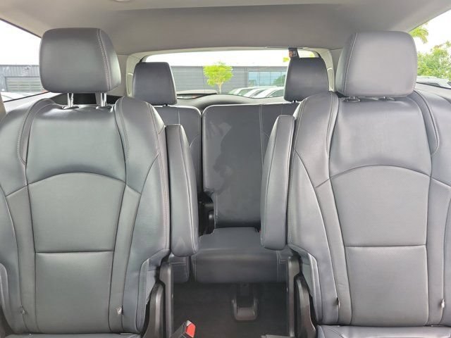 Used 2020 Buick Enclave Essence w/ Sound and Sites Package FWD image 21
