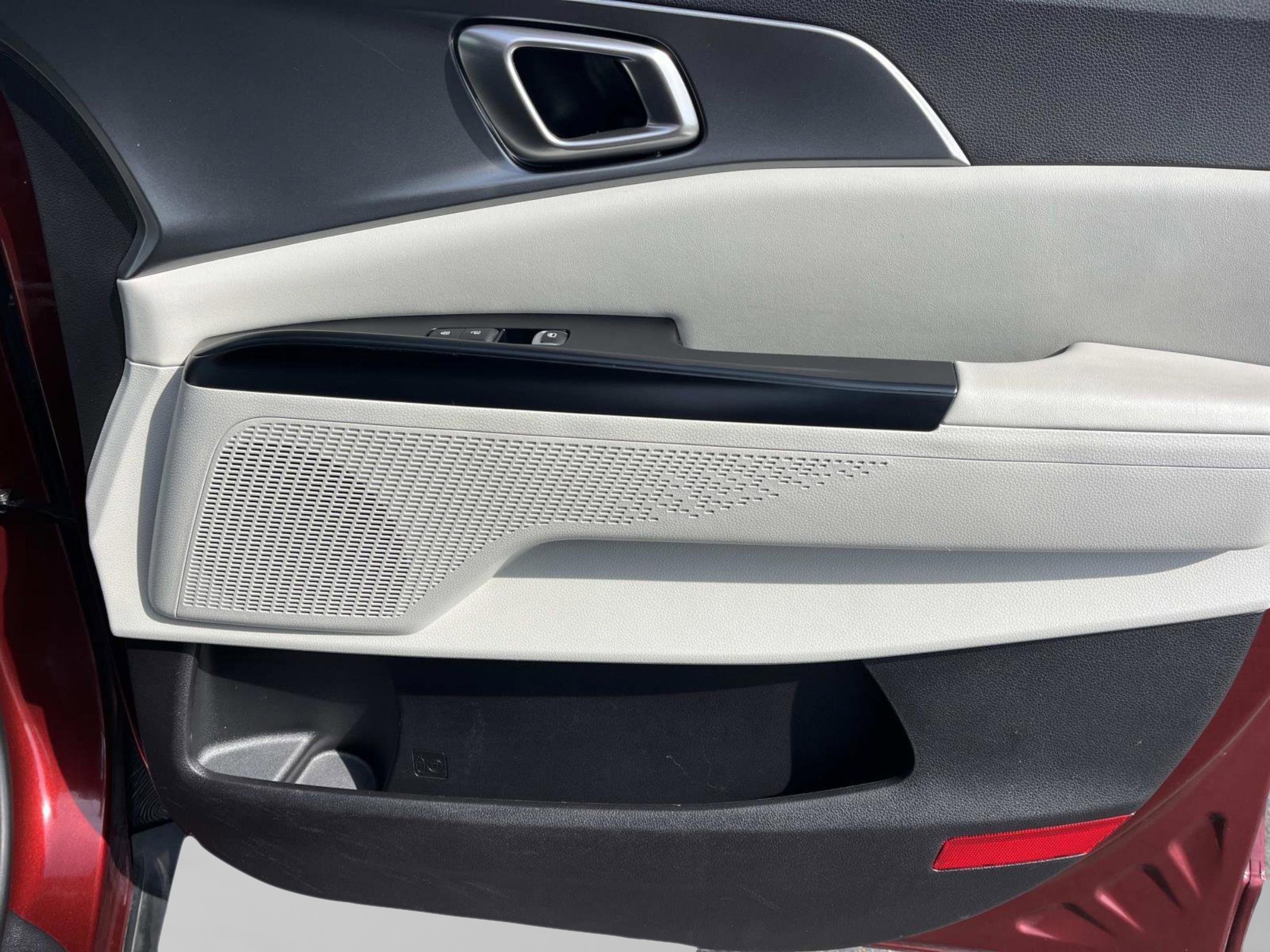 Used 2024 Kia Carnival LX image 25