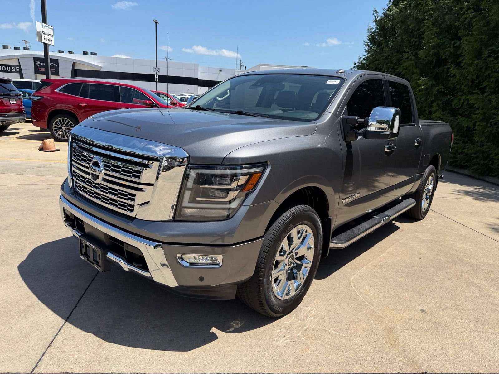 Used 2021 Nissan Titan SL w/ Moonroof Package AWD/4WD image 2
