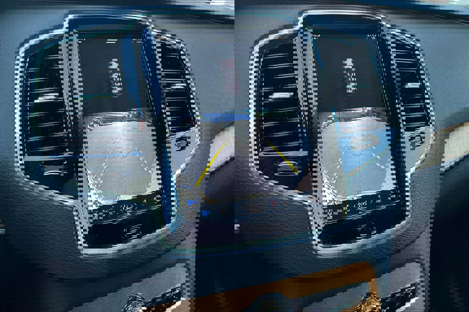 Used 2023 Volvo XC90 T8 Plus w/ Protection Package image 24