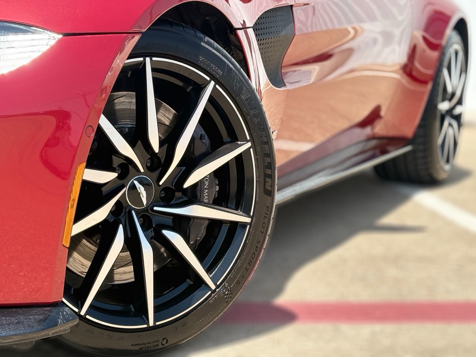 Used 2019 Aston Martin V8 Vantage Coupe RWD image 11