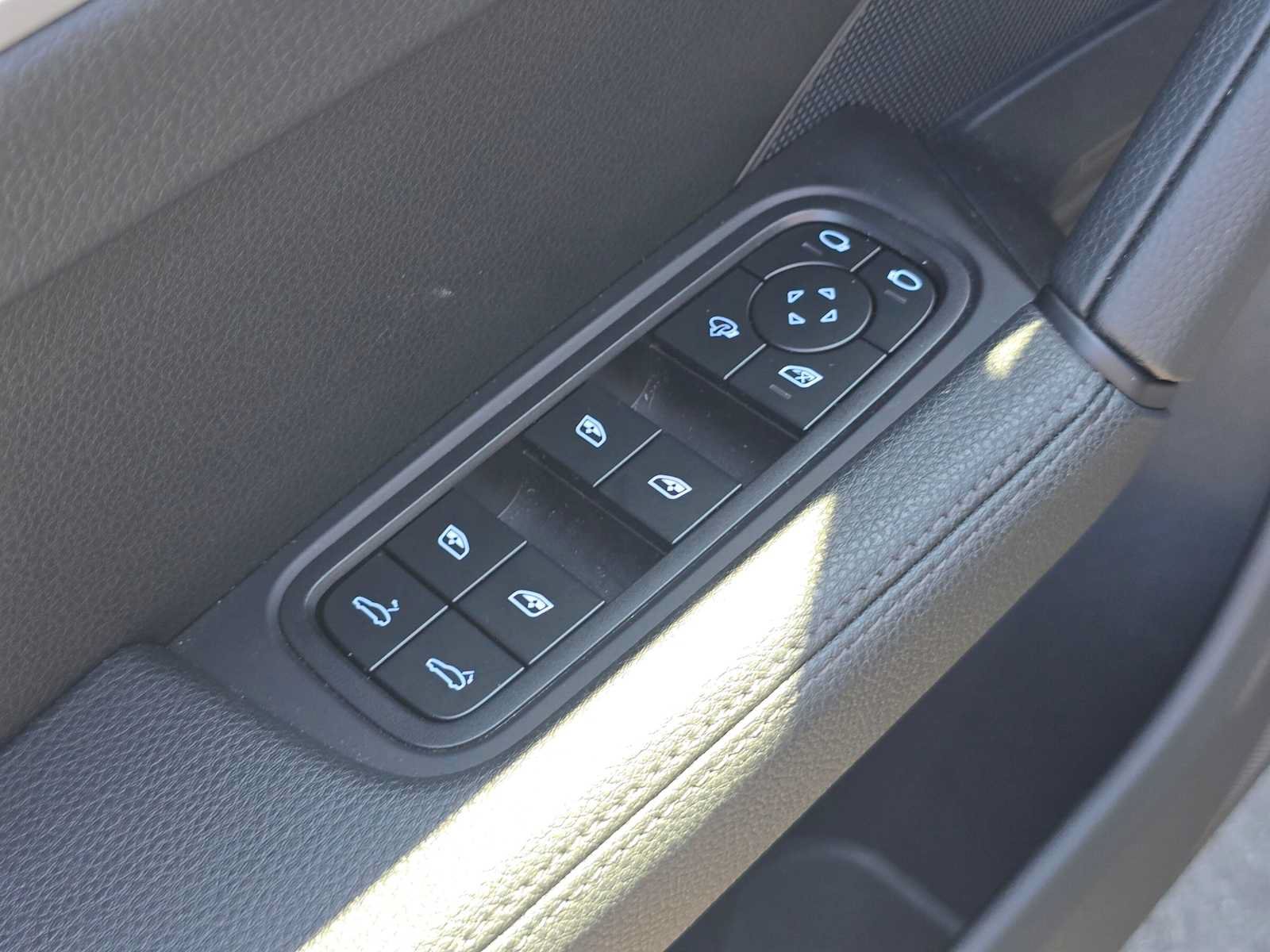 Used 2025 Porsche Cayenne S AWD/4WD image 24