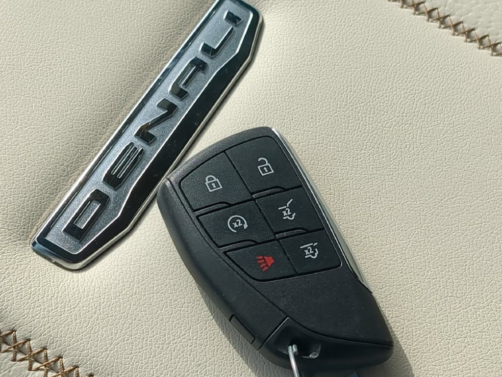 Used 2026 GMC Yukon Denali w/ Denali Reserve Package AWD/4WD image 40