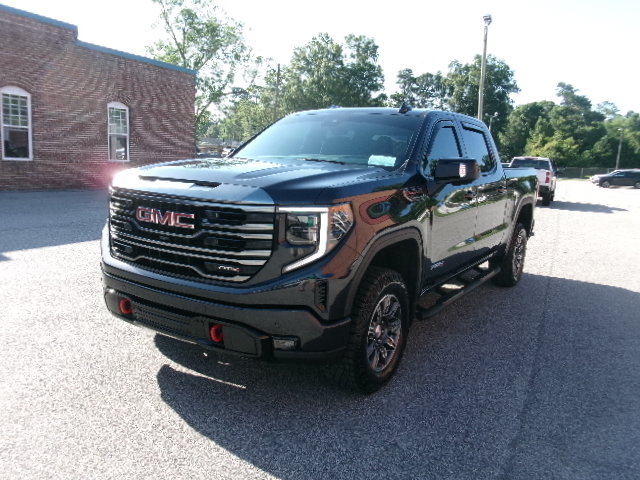 Used 2024 GMC Sierra 1500 AT4 w/ Technology Package AWD/4WD image 8