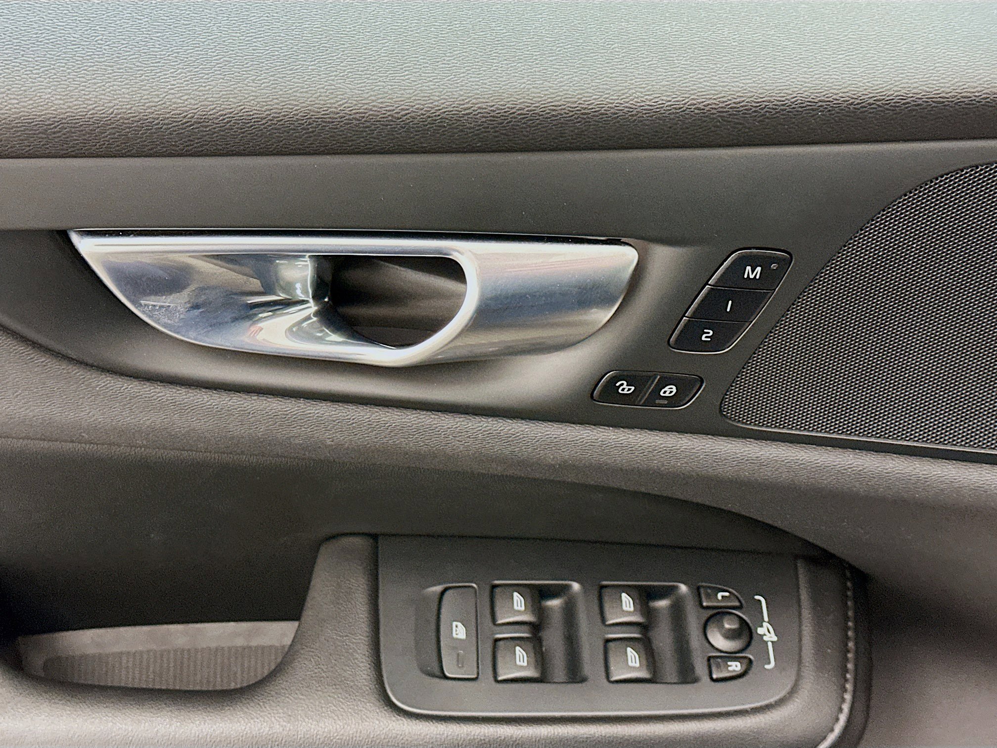 Used 2025 Volvo S60 B5 Core image 15