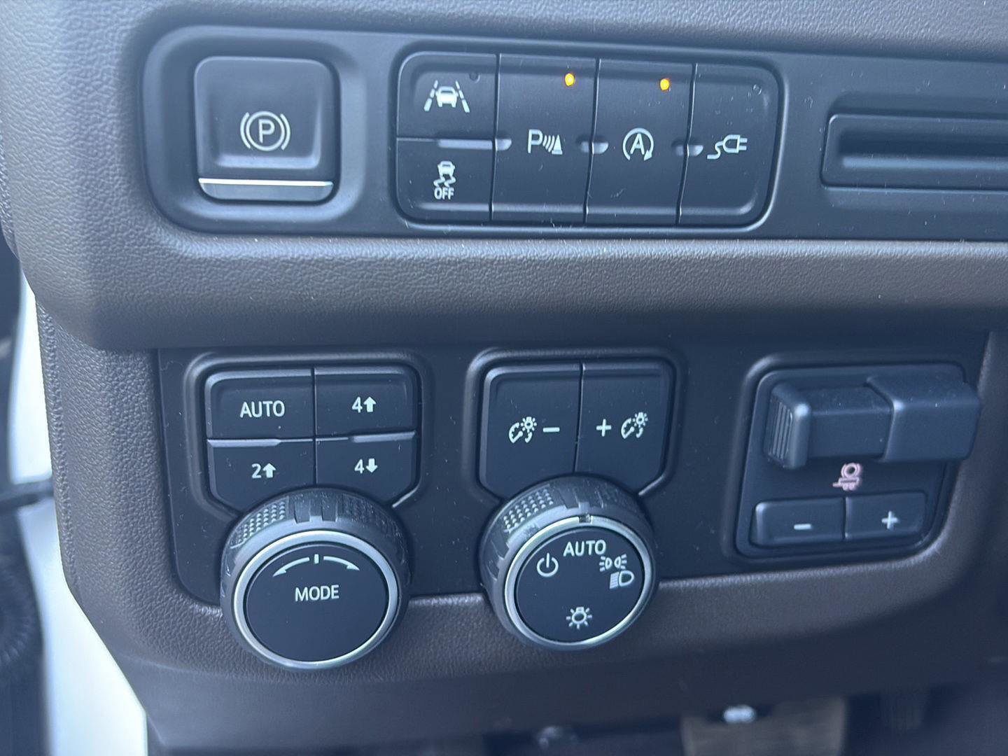 Used 2022 Chevrolet Suburban LS w/ Driver Alert Package image 20