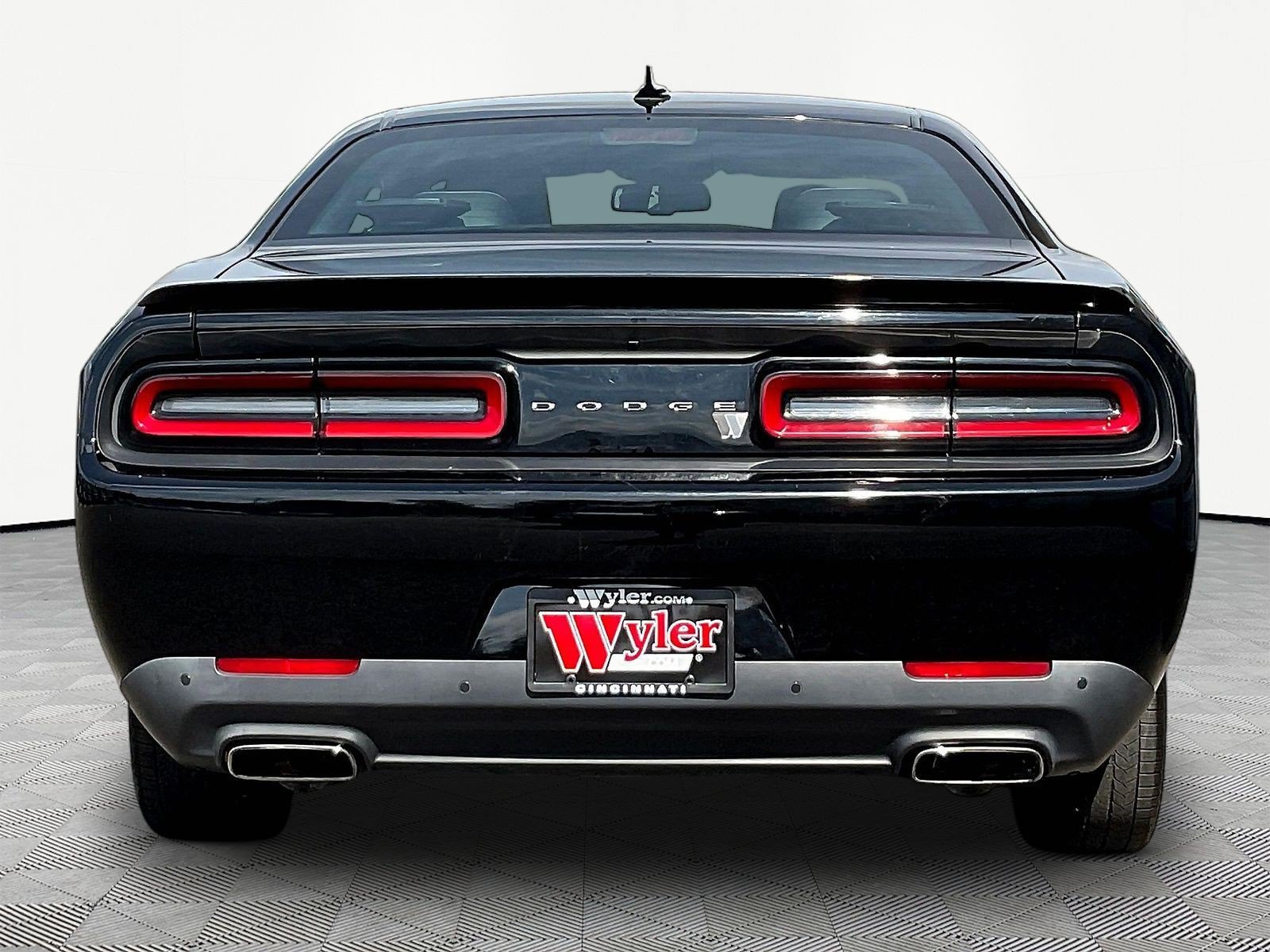 Used 2015 Dodge Challenger SXT w/ Super Sport Group (SS/T) RWD image 5