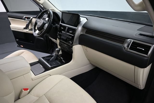 Used 2023 Lexus GX 460 Luxury w/ Sport Design Package AWD/4WD image 21