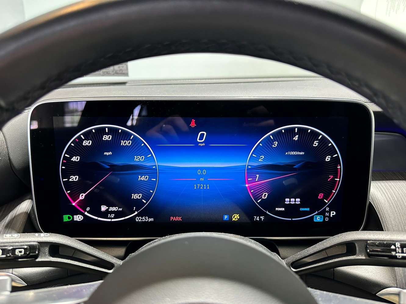 Used 2025 Mercedes-Benz GLC 300 4MATIC image 17