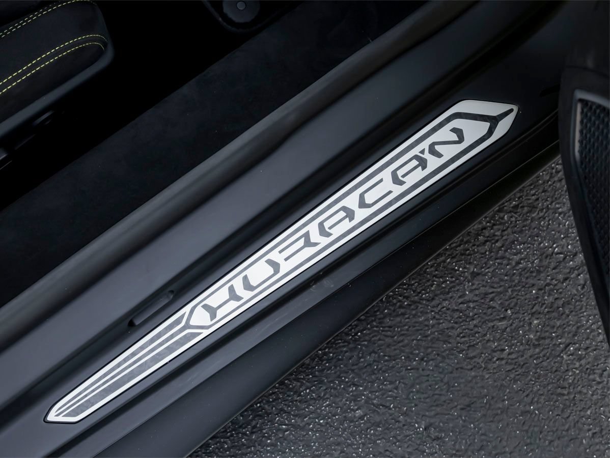 Used 2019 Lamborghini Huracan Performante AWD/4WD image 36