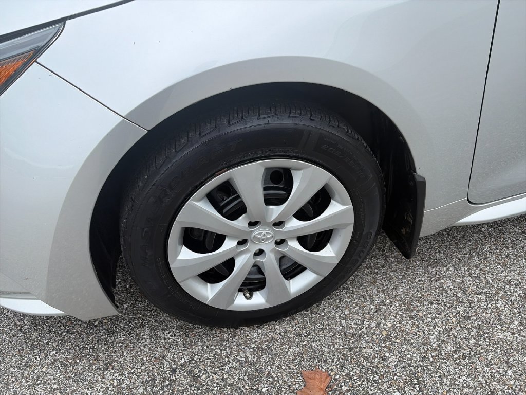 Used 2021 Toyota Corolla LE FWD image 32