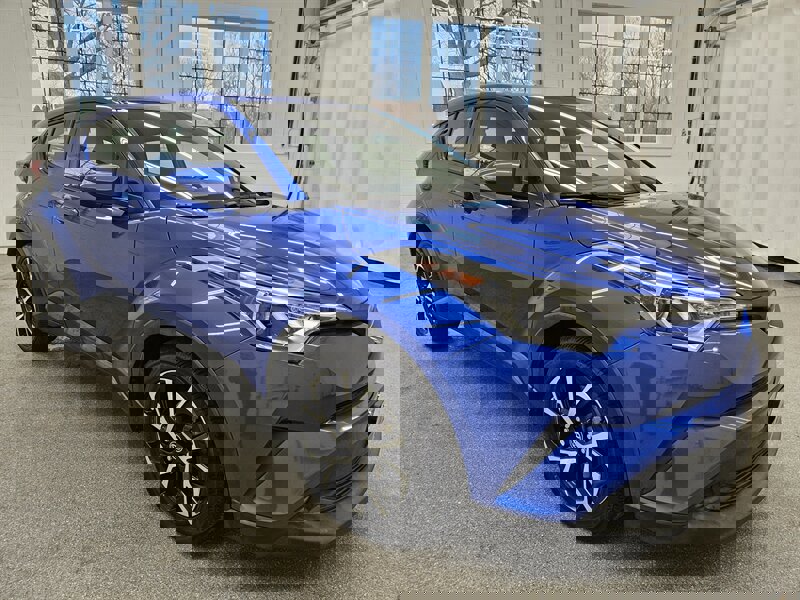 Used 2018 Toyota C-HR XLE image 3