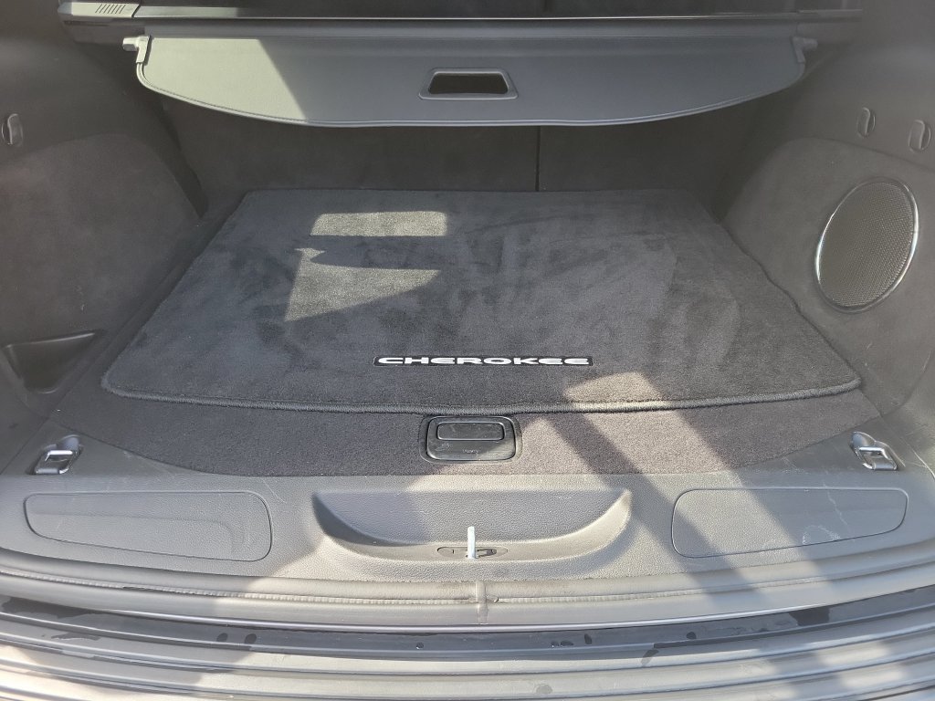 Used 2021 Jeep Grand Cherokee Laredo X RWD image 31