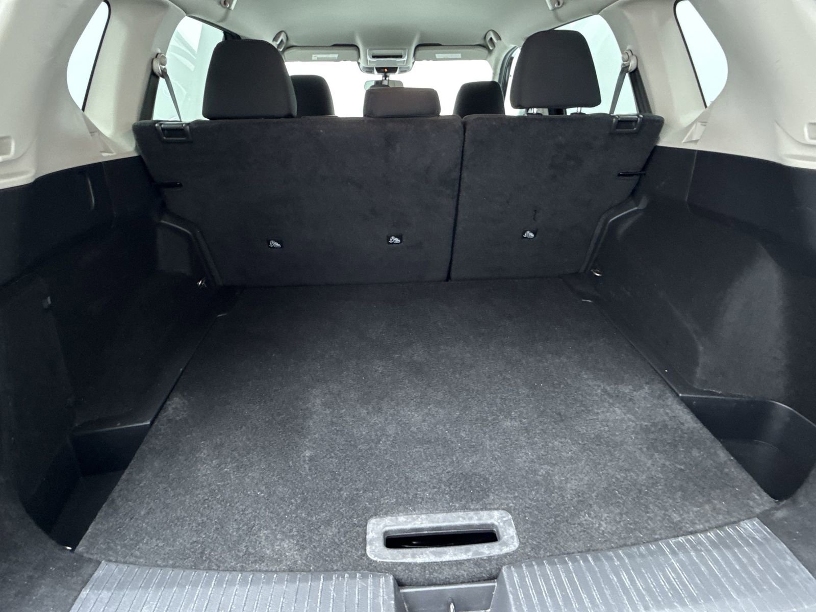 Used 2023 Nissan Rogue S image 39