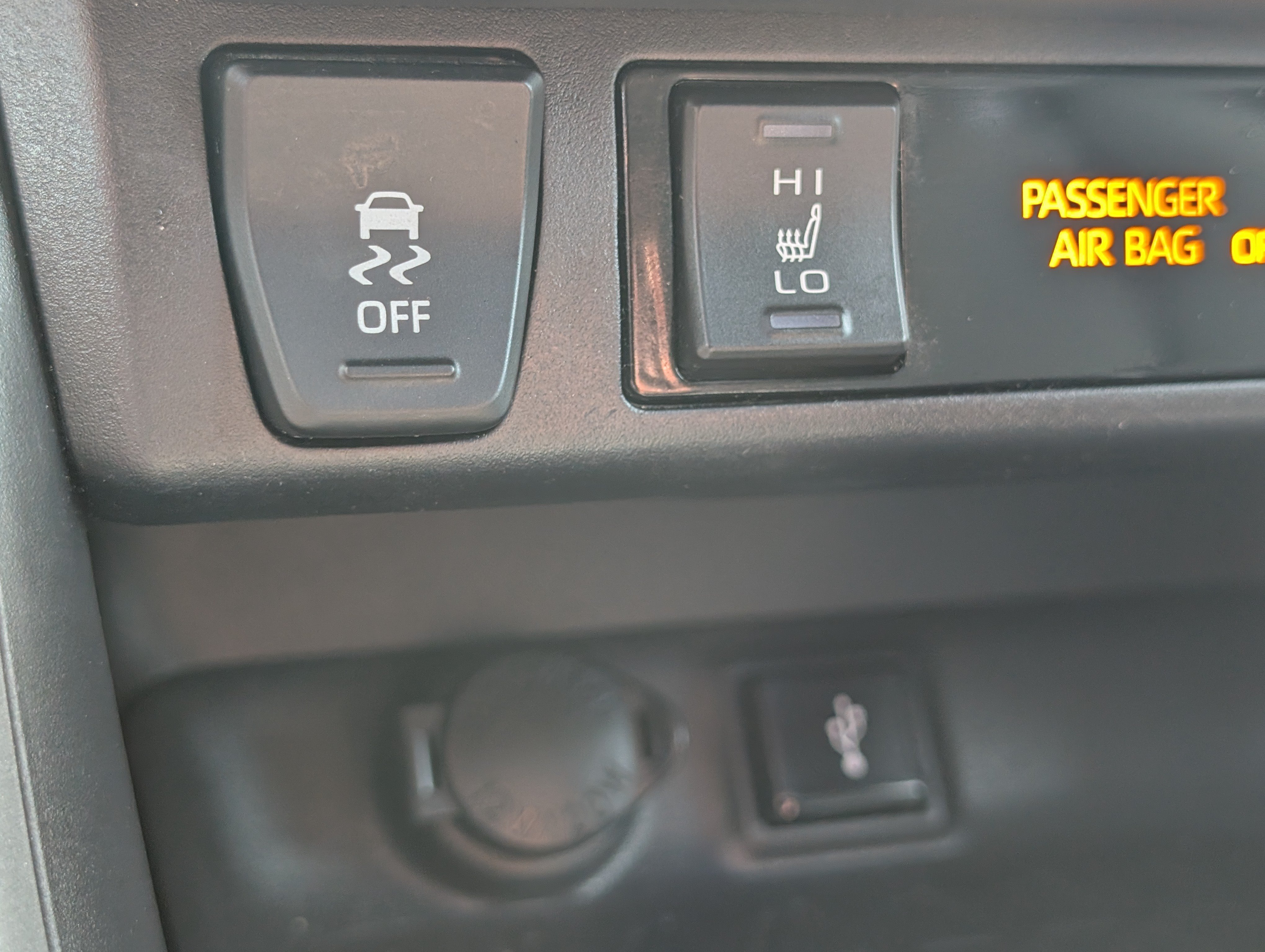Used 2020 Toyota RAV4 XSE w/ XSE Grade Weather Package AWD/4WD image 25