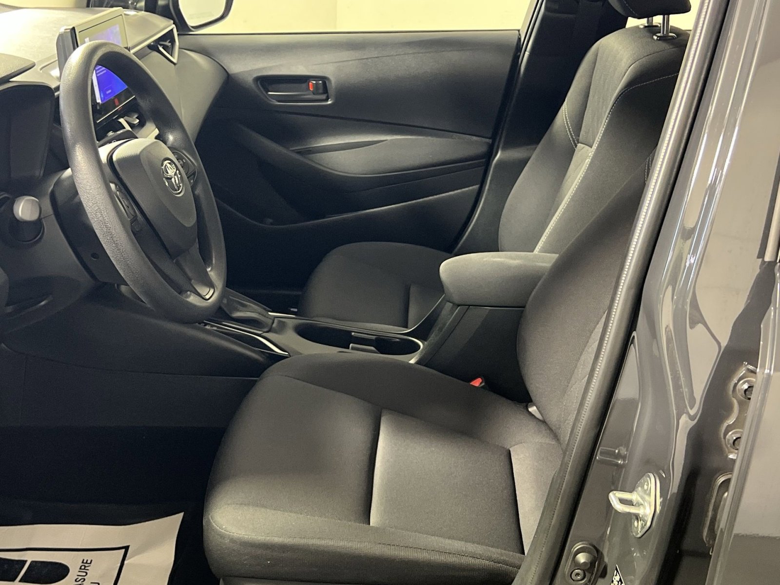 Used 2025 Toyota Corolla LE image 13