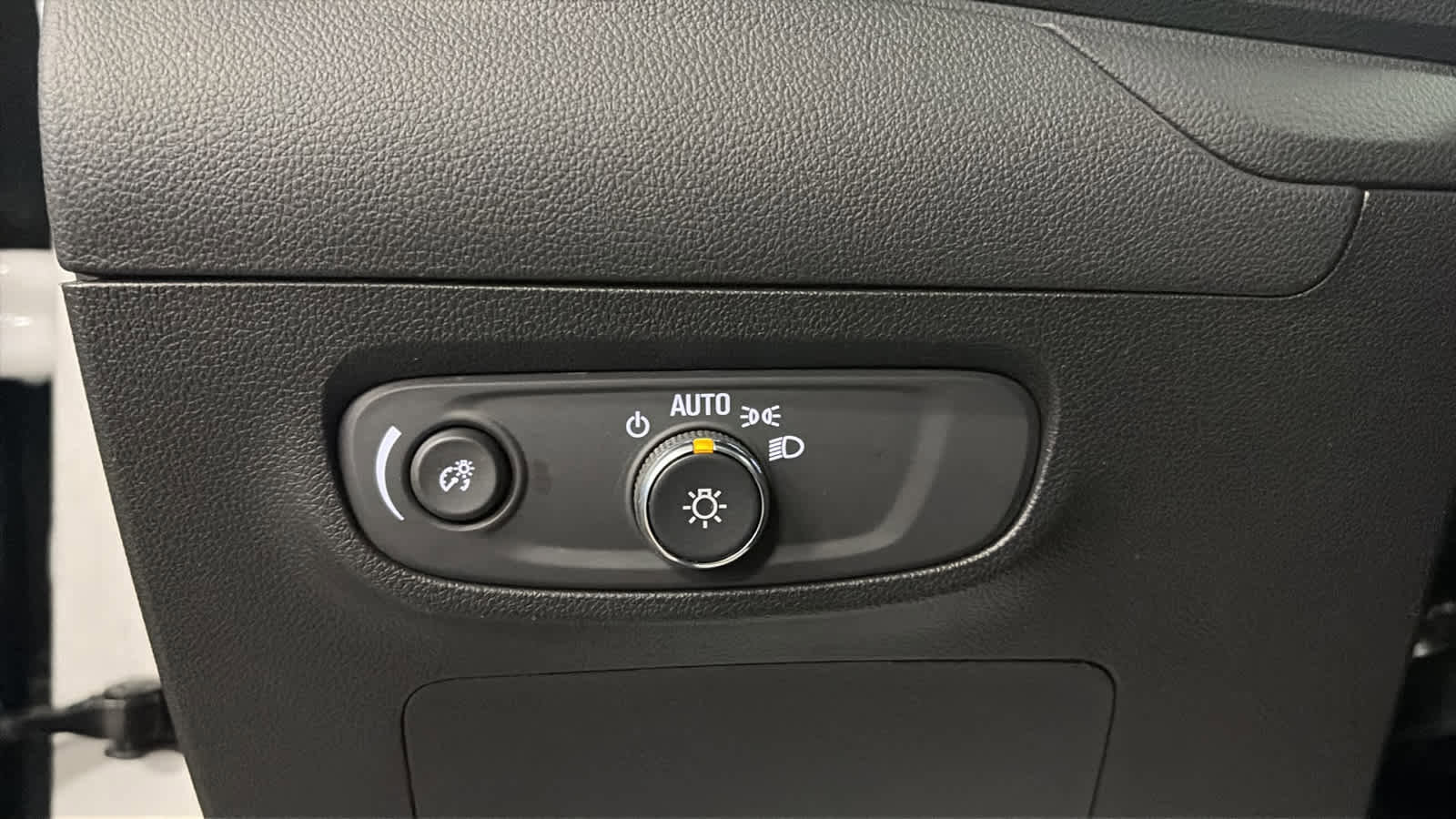 Certified 2024 Buick Encore GX Avenir w/ Avenir Technology Package image 10