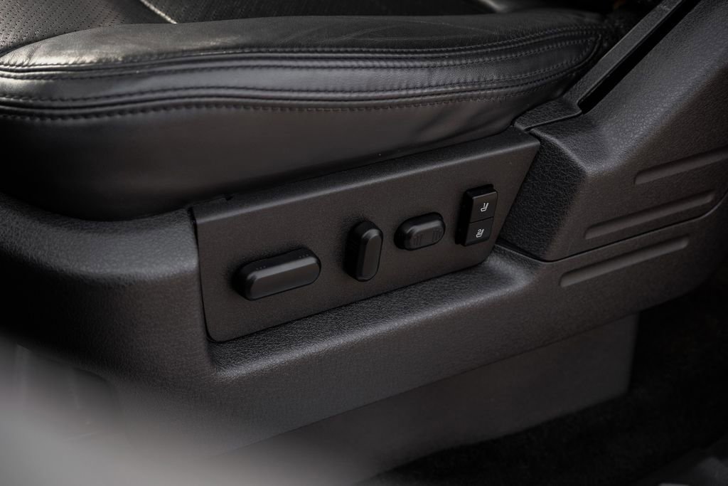 Used 2013 Ford F150 Platinum image 32