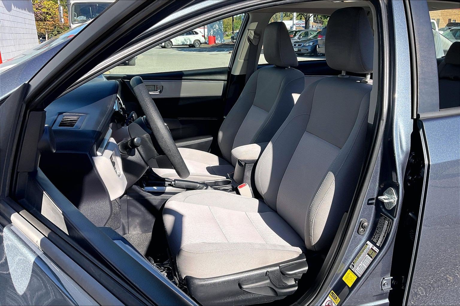 Used 2015 Toyota Corolla LE FWD image 30